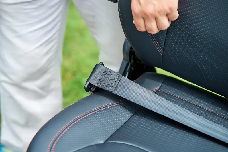 Retractable-seatbelt-with-a-safety-alert-function